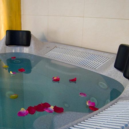 Отель Agua Viva Eco H Wellness Кастро-Урдиалес Экстерьер фото